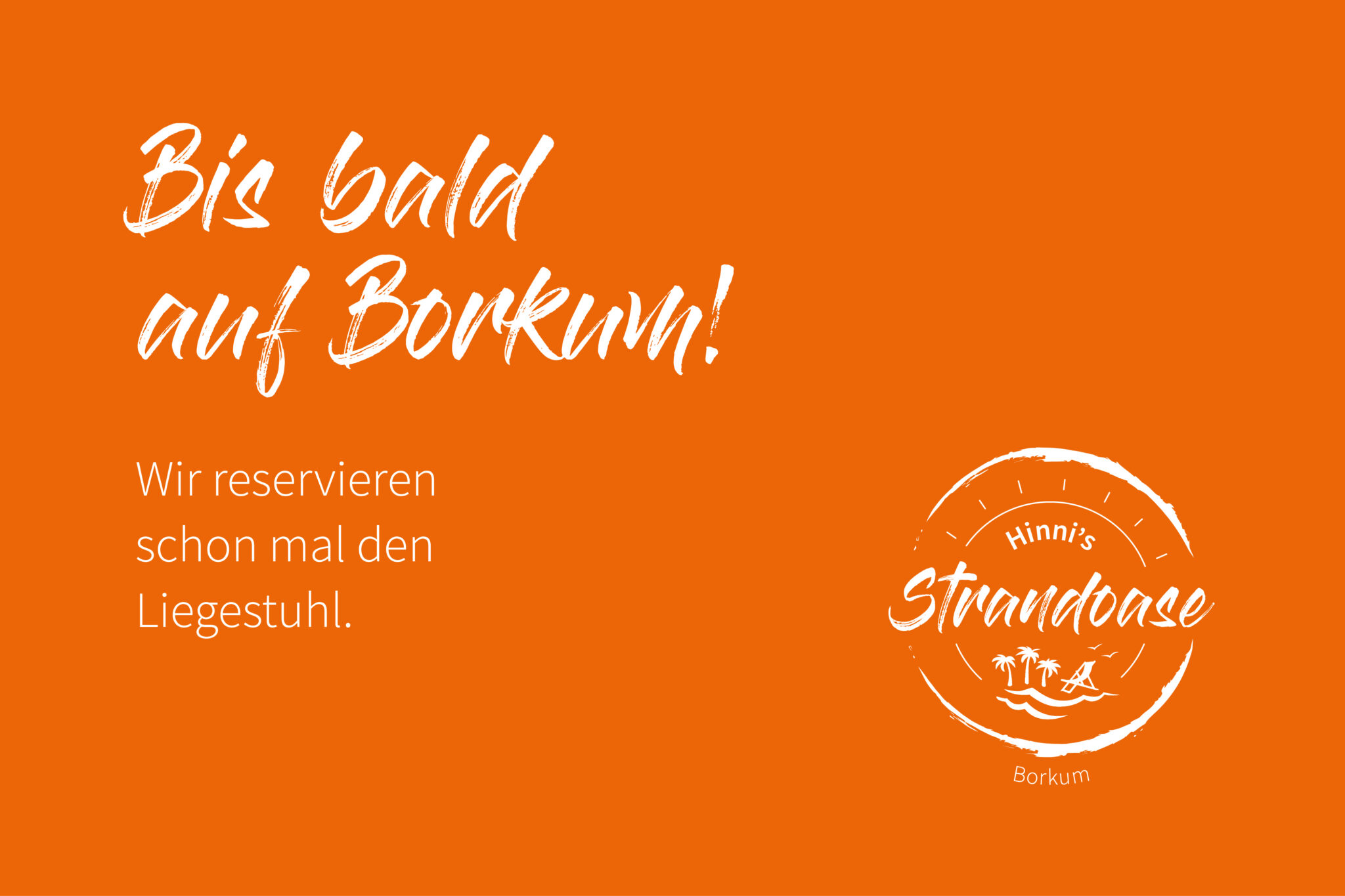 Hinni’s Strandoase Grafik mit Schriftzug „Bis bald auf Borkum! Wir reservieren schon mal den Liegestuhl“ auf orangem Hintergrund
