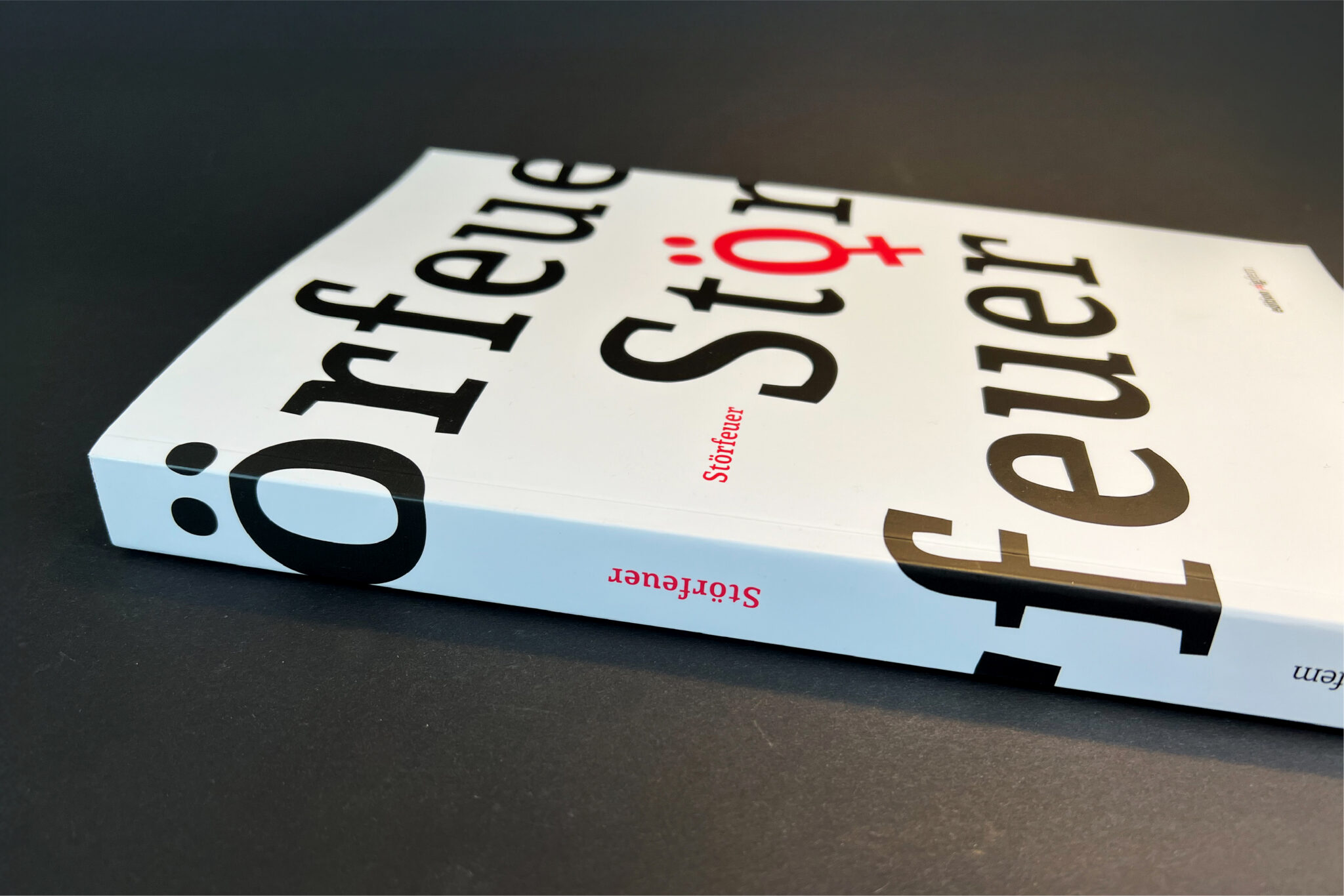 Buchrücken des Buchprojekts Störfeuer der ≠igfem
